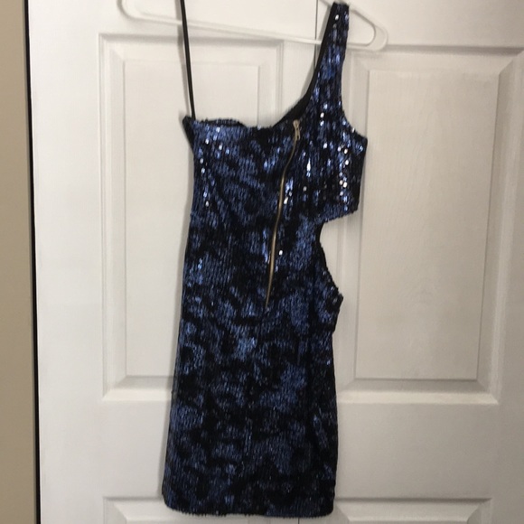 One shoulder sequin dress with side cut out - Picture 4 of 8